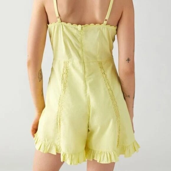 NEW URBAN OUTFITTERS UO JULIETTE LACE INSET ROMPER YELLOW MEDIUM SHORTS JUMPSUIT - Picture 2 of 3